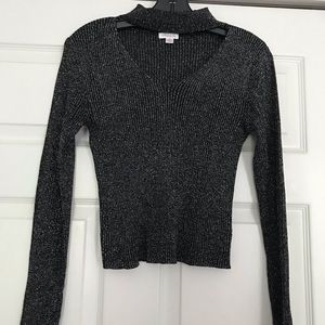 Xhiliration long sleeve cropped shirt size M